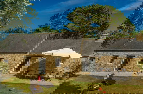 Foto 68 - Peaceful Holiday Home in Plouguin With Indoor Pool