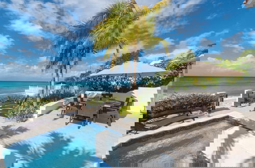 Foto 10 - Exceptional Beachfront Living - Milord Sunsets 3 Bedroom Home by Blue Sky Luxury