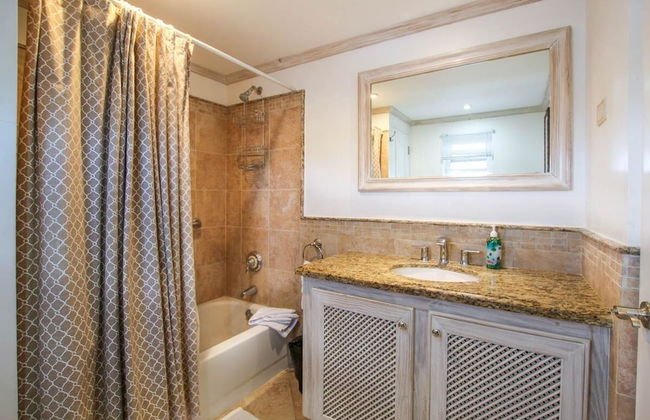Modern 2-bed Apt Near Beach In St. Lawrence Gap 2 Bedroom Apts by Bluescape - Foto 44