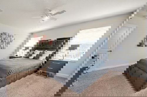 Foto 5 - High End Champions Gate Golf Course 4 Bedroom Townhouse by RedAwning