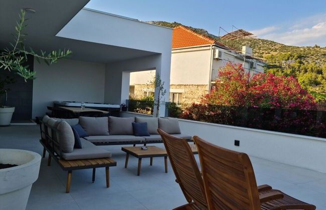 Exclusive Seafront Suites with hot tub - Photo 19
