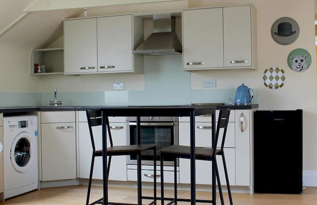 Charming 1-bed Loft in Caerleon - Photo 4