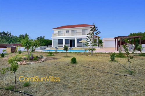 Photo 28 - villa 200m To The Coral Bay Strip, Large Pool