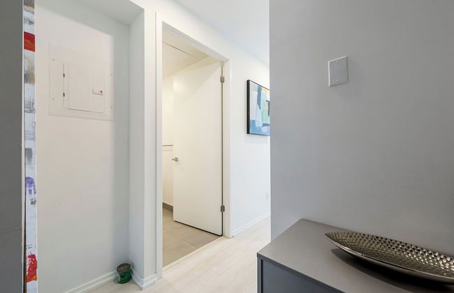 City View High Floor Bay & Gerrard Pet Friendly Condo Walk to Sick Kids Hospital - Photo 24