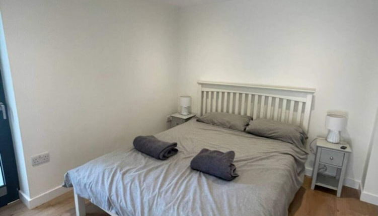 Foto 1 - Modern 1BD Flat Near River Thames, Battersea!