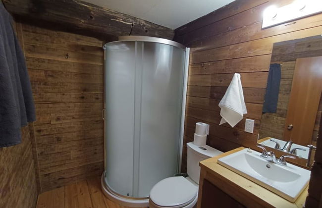 Rustic Beaverfoot Lodge Woodland Cabin - Foto 5