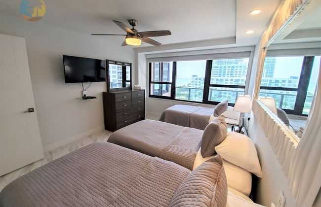 Alexander 1103 4 Bedroom Apts by RedAwning - Photo 4