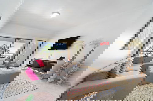 Foto 17 - Beautiful 2BR Condo w Large Balcony in Palm Beach