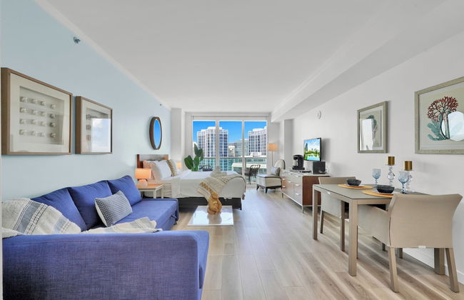 Beautiful Blue Gold Studio Ocean View - Photo 3