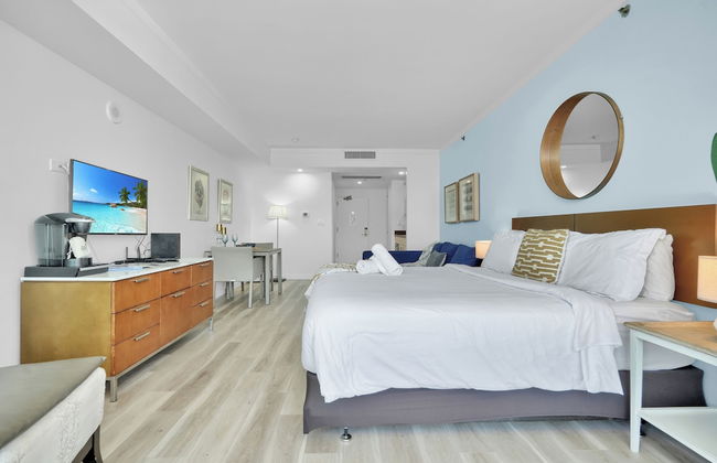 Beautiful Blue Gold Studio Ocean View - Photo 10