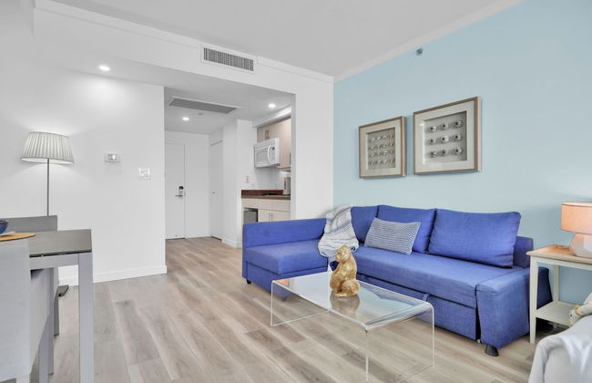 Beautiful Blue Gold Studio Ocean View - Photo 11