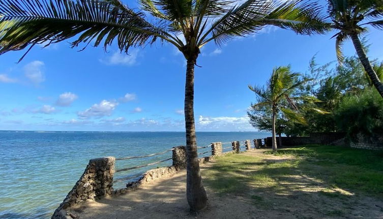 Photo 1 - Cool Breeze Beachfront Apartments