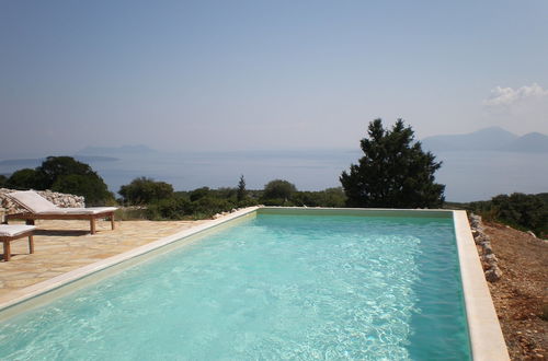 Foto 21 - Spacious Villa in Vasiliki with Swimming Pool & Hot Tub