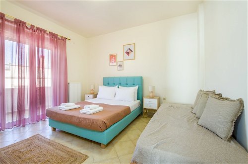 Photo 5 - Dione Apartment with Terrace near Kalathas beach