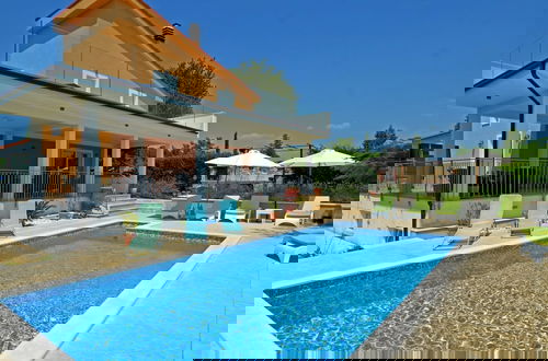 Foto 30 - Exquisite Secluded Villa With Pool