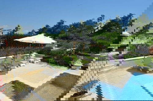Foto 25 - Exquisite Secluded Villa With Pool