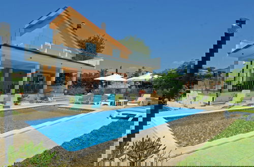 Foto 31 - Exquisite Secluded Villa With Pool