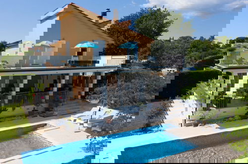 Foto 28 - Exquisite Secluded Villa With Pool
