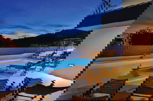 Foto 31 - Modern Kastel Villa With Private Pool, Gym, and Large Outdoor Space