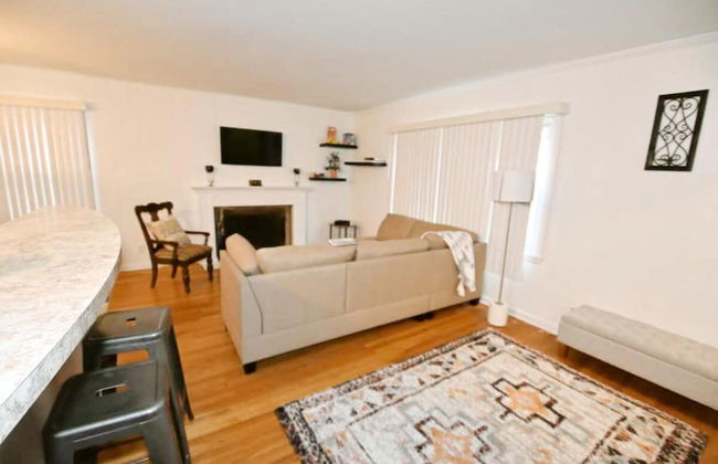 2 Blocks to ND 4 Bedroom 2 Bath Home 1217 - Photo 2