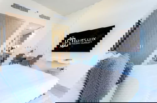 Foto 3 - Elite LUX Holiday Homes - Sleek Studio in Azizi Riviera Prime Location Dubai