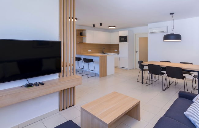 Premium Sea Side Marina Apartment 310 - Photo 12