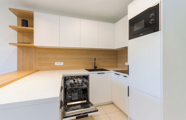 Premium Sea Side Marina Apartment 310 - Photo 9