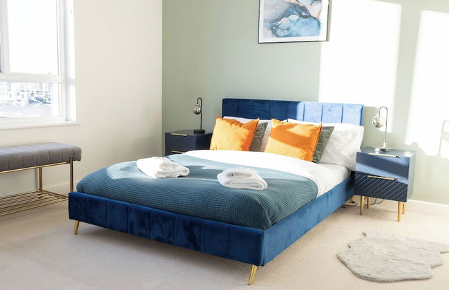 Stylish 2BR Apartment, Town Centre, Free Parking - Photo 9