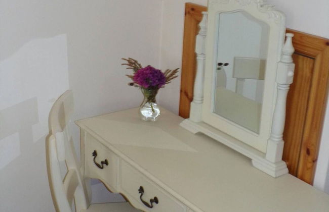 Twin Room Ensuite Near Hillsborough Palaces - Photo 10