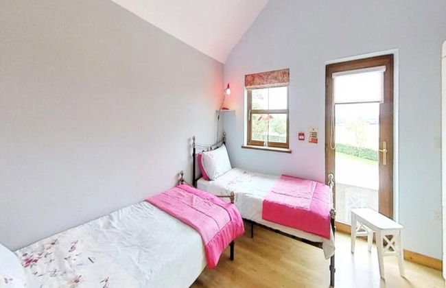 Luxury 3 Bed Cottages Near Hillsborough Palaces - Photo 3