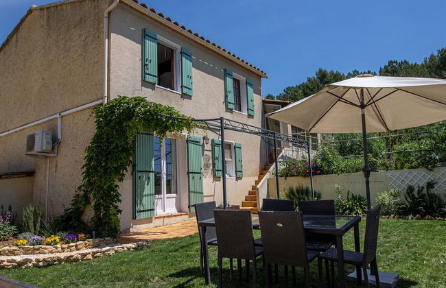 Holiday Home in Gargas Near Route des Ocres - Foto 1