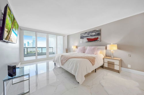 Photo 16 - Chic Bayfront Condo With Stunning View