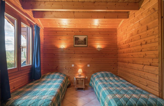 Chalet in Lovely, Rich Forest Setting With a Beautiful View - Foto 17