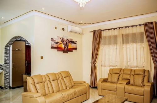 Foto 9 - Beautiful 2-bedroom Apartment in Entebbe