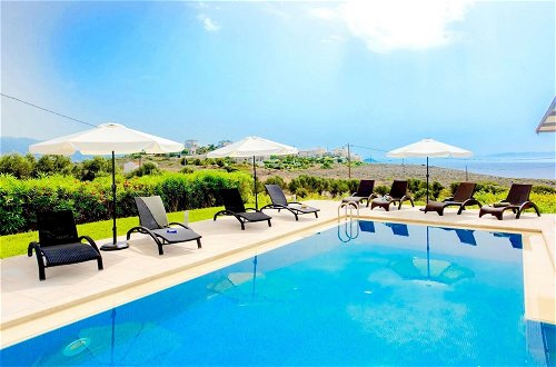 Foto 14 - Luxury Villa Stella With Private Swimming Pool