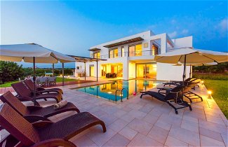 Foto 1 - Luxury Villa Stella With Private Swimming Pool