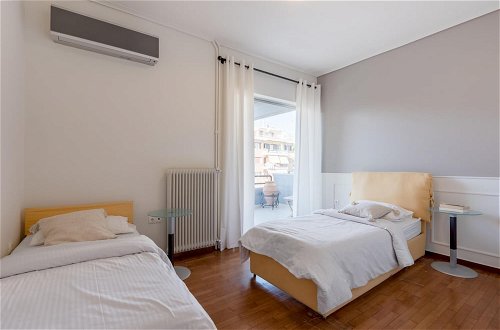 Photo 7 - Sophisticated and Spacious 3 Bdrm apt in Glyfada Center