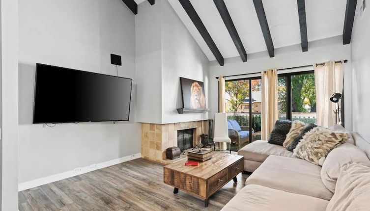 Foto 1 - Chic Sacramento Condo w Pool Balcony Fireplace