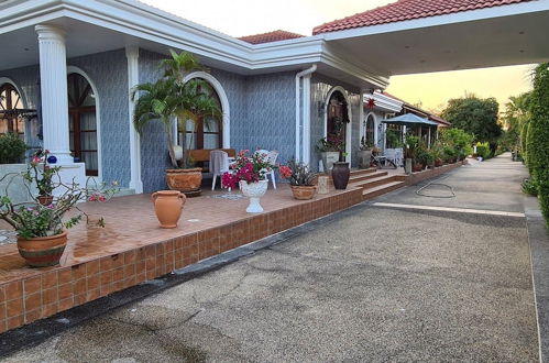 Photo 13 - Beautiful Bungalow With Shared Outdoor Pool and 2km From the Beach