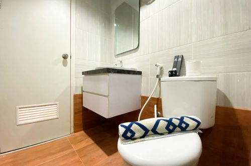 Photo 15 - Simply Look And Comfort 1Br Vasanta Innopark Apartment