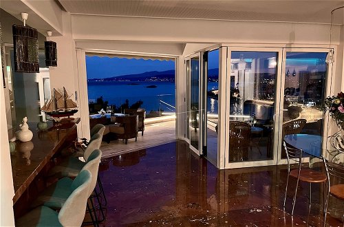 Photo 35 - Luxurious 2-bed Sea-side Apartment in Saronida