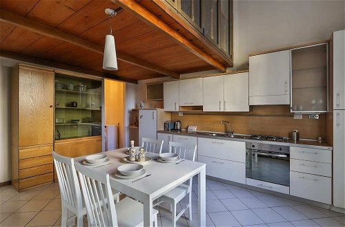 Photo 4 - Santa Maria Novella Bright and Modern Apartment - Hosted by Sweetstay