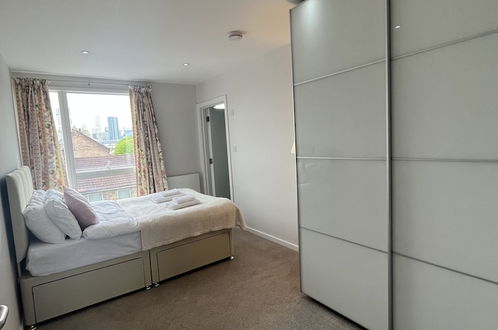 Foto 5 - Immaculate 2-bed Apartment in London