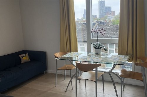 Foto 7 - Immaculate 2-bed Apartment in London