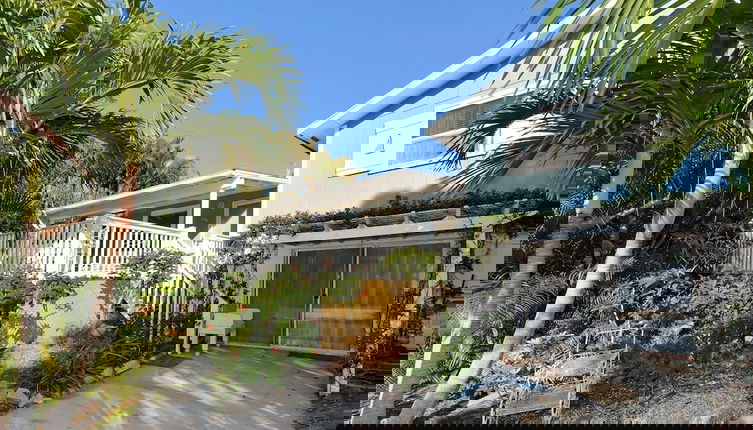 Foto 1 - Beach Breeze Hideaway 2 Bedroom Villa by RedAwning