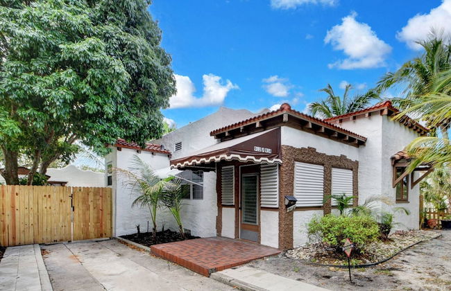 Sunset Home West Palm Beach/close to Downtown/ Shops/ Pet Friendly - Photo 1
