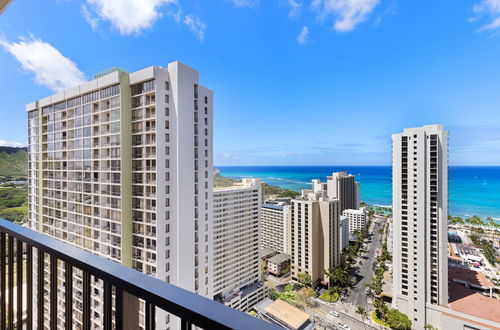 Foto 22 - Beautifully Renovated 32nd Floor Deluxe Ocean View Waikiki Condo by Koko Resort Vacation Rentals