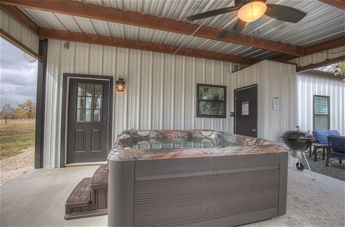 Foto 24 - Hill Country Hideaway With Fire Pit and Hot Tub
