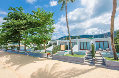 Photo 13 - White Whale Beachfront Pool Villa