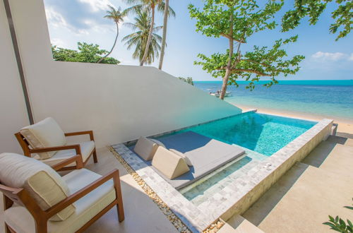 Photo 4 - White Whale Beachfront Pool Villa